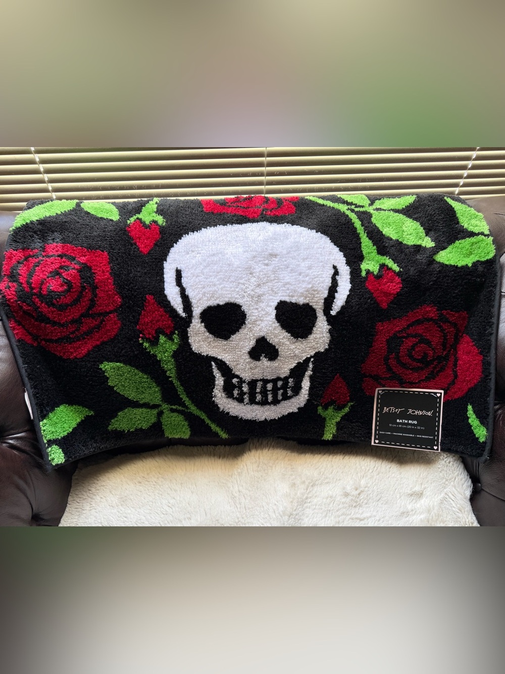 Betsey Johnson NWT Bathroom Rug Skulls Roses